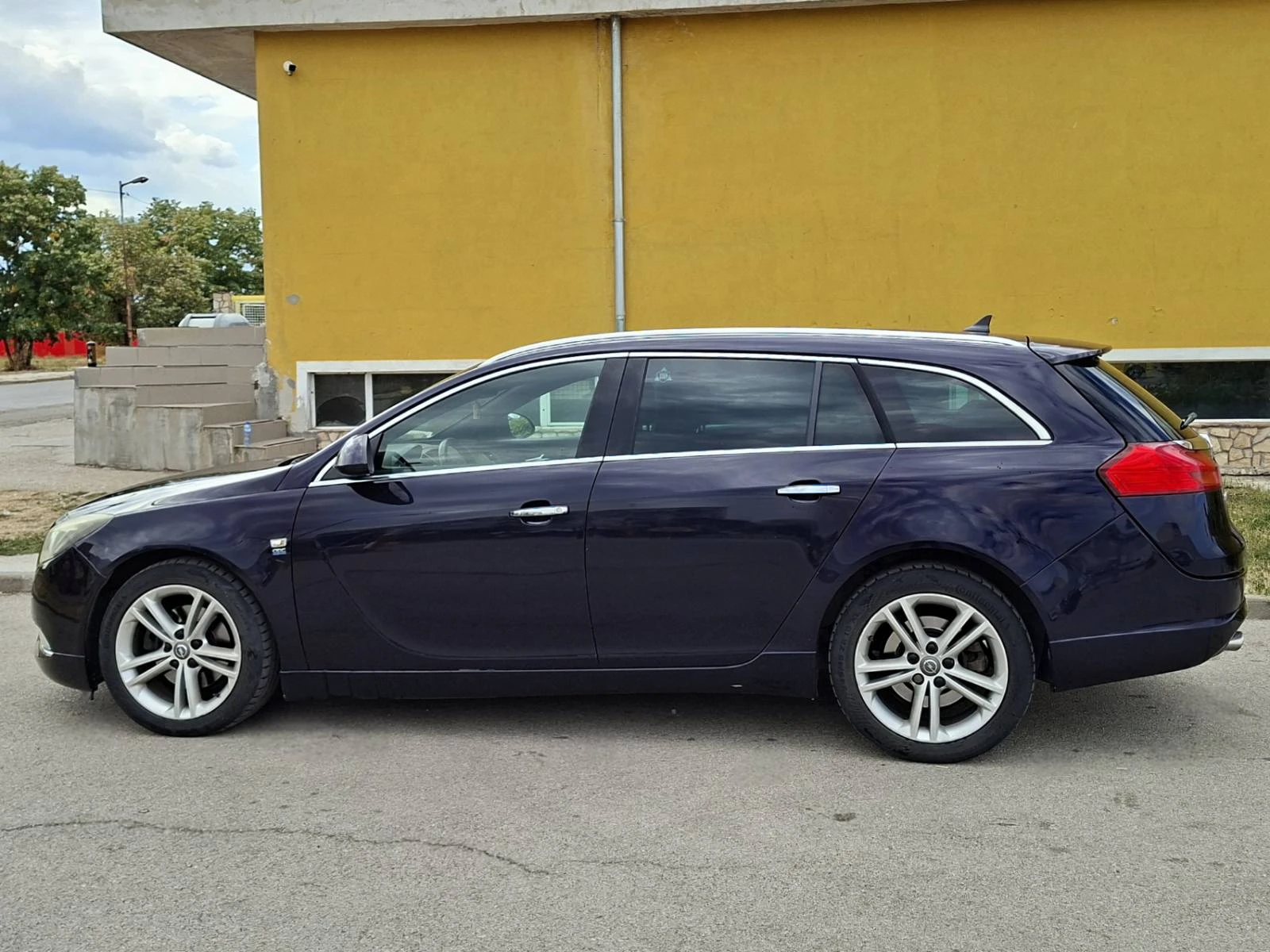 Opel Insignia 2.0 BI-TURBO 4x4/ Sport Tourer / OPC Line, снимка 2 - Автомобили и джипове - 56153018