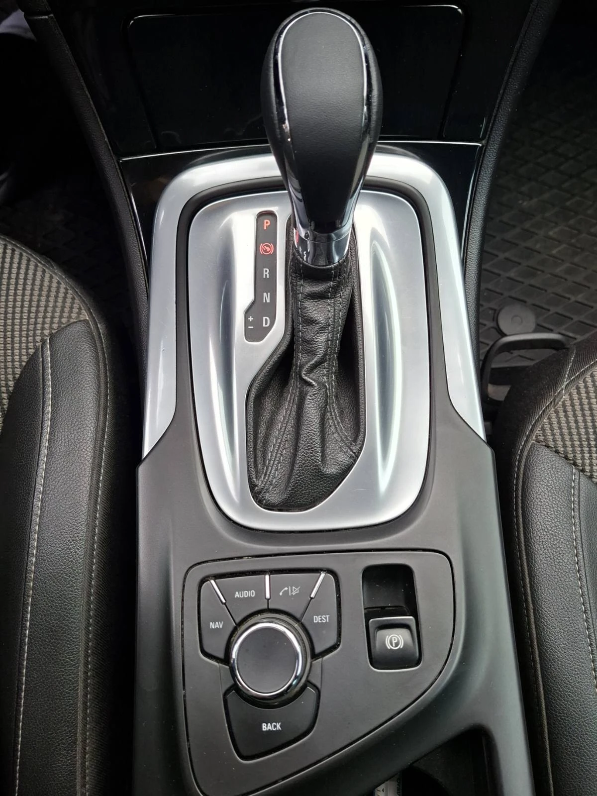 Opel Insignia 2.0 BI-TURBO 4x4/ Sport Tourer / OPC Line, снимка 11 - Автомобили и джипове - 56153018