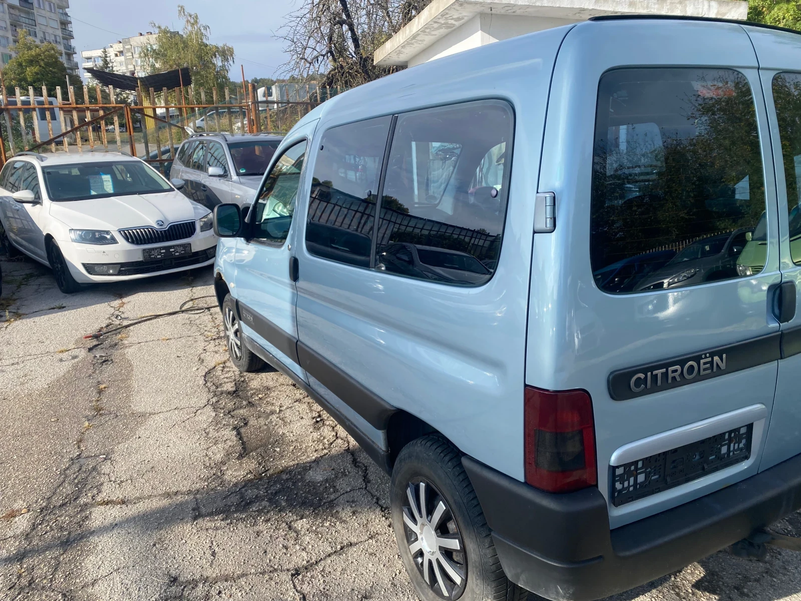 Citroen Berlingo 1.4 Бензин, снимка 4 - Автомобили и джипове - 56523655