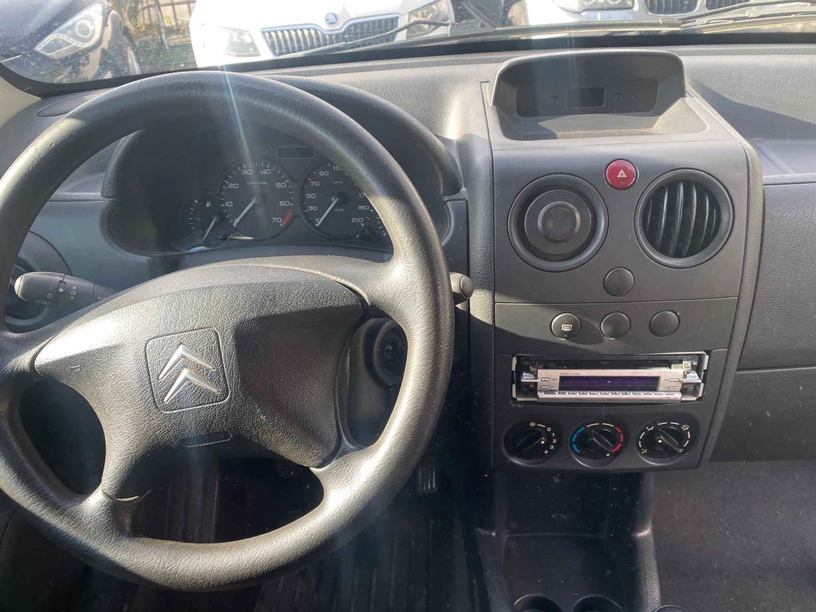 Citroen Berlingo 1.4 Бензин, снимка 8 - Автомобили и джипове - 56523655
