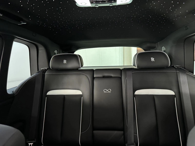 Rolls-Royce Cullinan BLACK BADGE/ BESPOKE/ SHOOTING STAR/ HEAD UP/ 360/, снимка 14 - Автомобили и джипове - 51590188