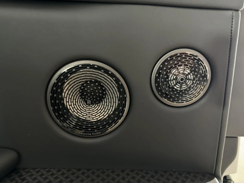 Rolls-Royce Cullinan BLACK BADGE/ BESPOKE/ SHOOTING STAR/ HEAD UP/ 360/, снимка 6 - Автомобили и джипове - 51590188
