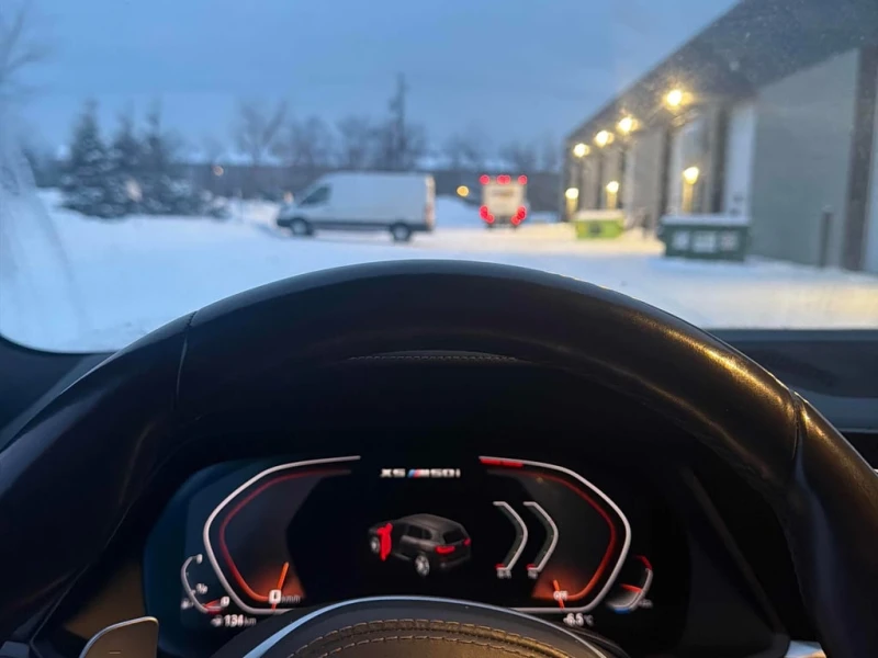 BMW X5 * M50i * CARFAX * БЕЗ ПЪРВОНАЧАЛНА ВНОСКА, снимка 8 - Автомобили и джипове - 53162655