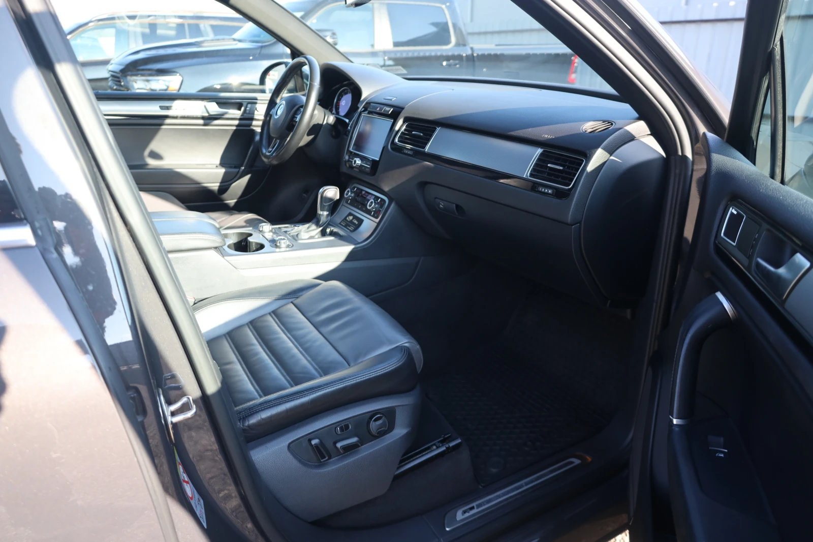 VW Touareg 4.2TDI V8 R line KeyGo Dynaudio 21'' @iCar | Mobile.bg   11