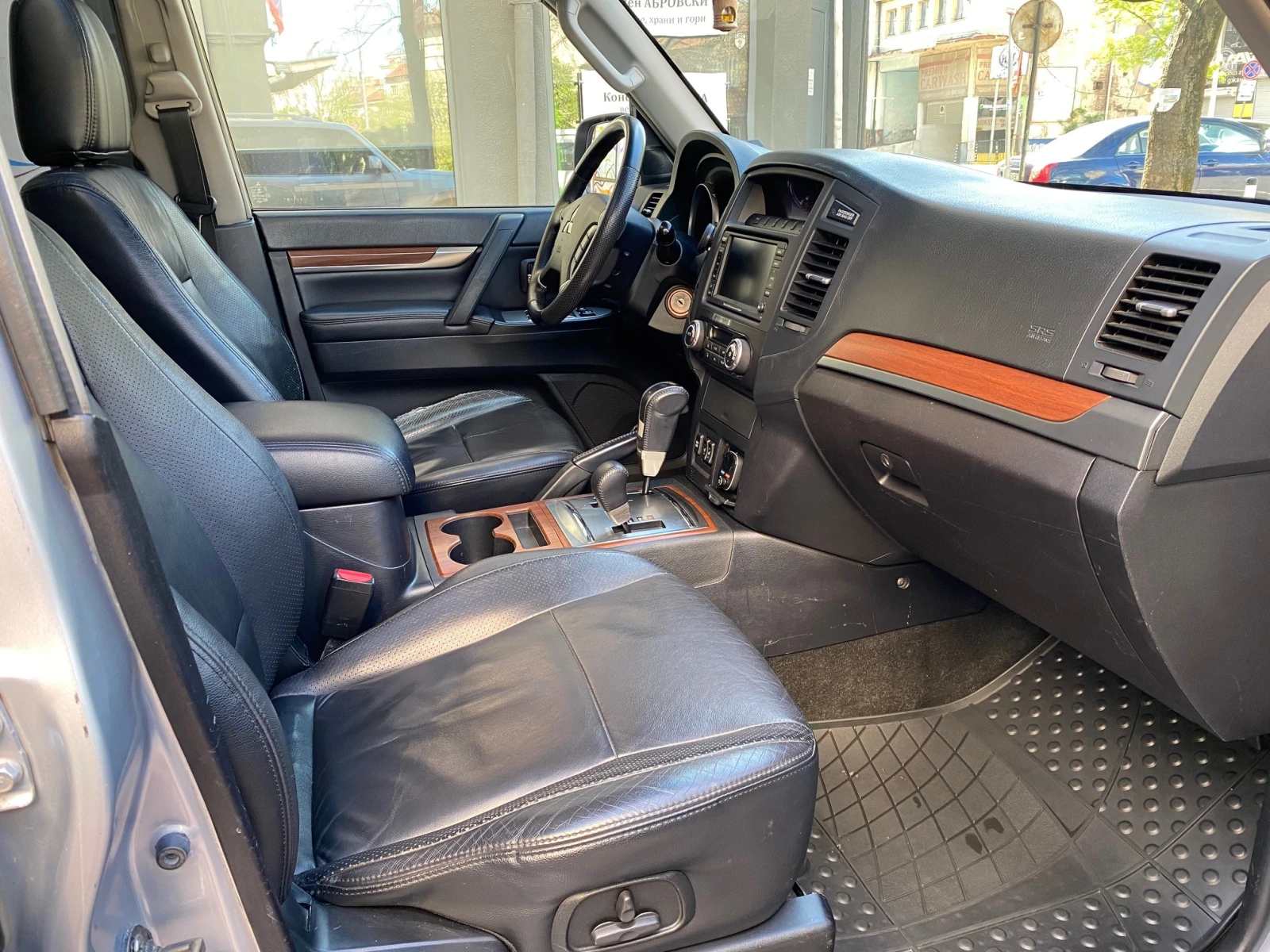 Mitsubishi Pajero 3.8 V6 MIVEC/4X4/LPG/AUTOMATIC - изображение 7