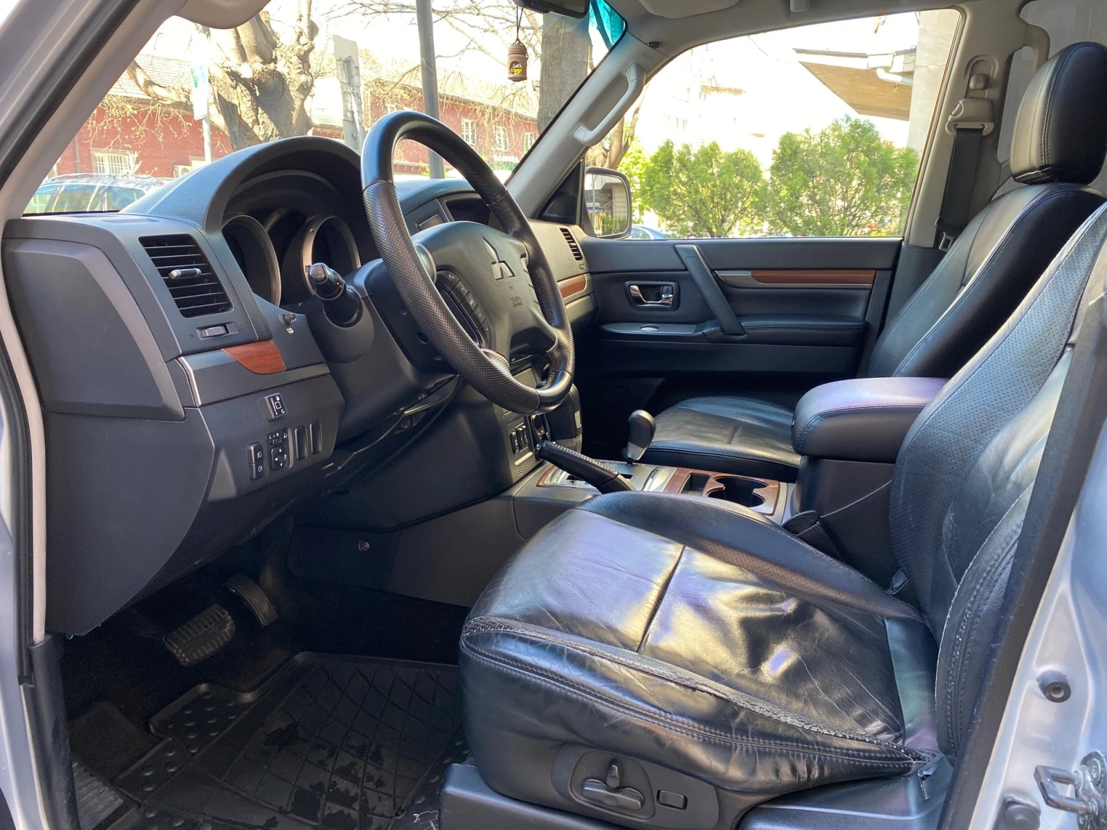 Mitsubishi Pajero 3.8 V6 MIVEC/4X4/LPG/AUTOMATIC - изображение 5