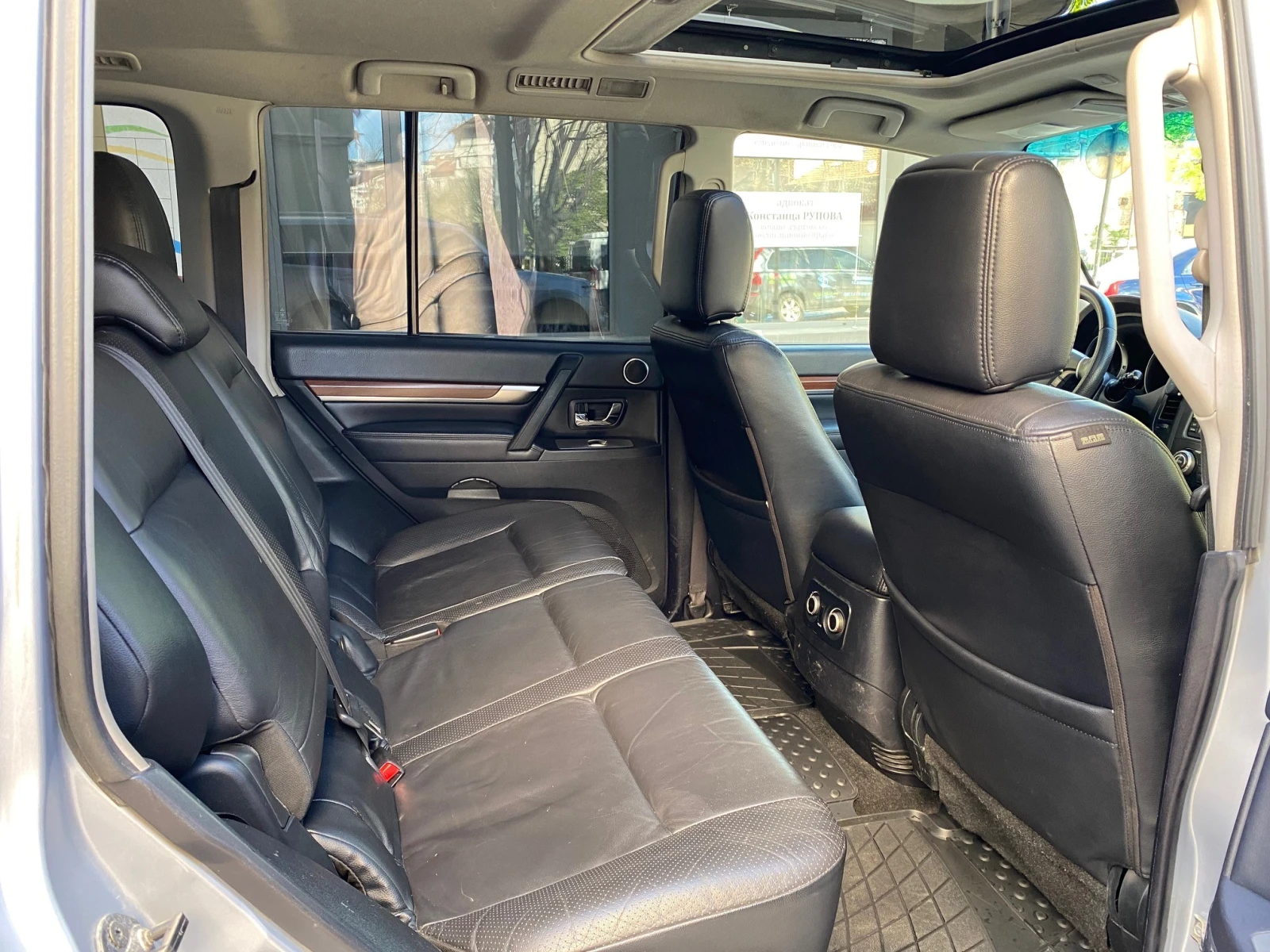 Mitsubishi Pajero 3.8 V6 MIVEC/4X4/LPG/AUTOMATIC - изображение 8