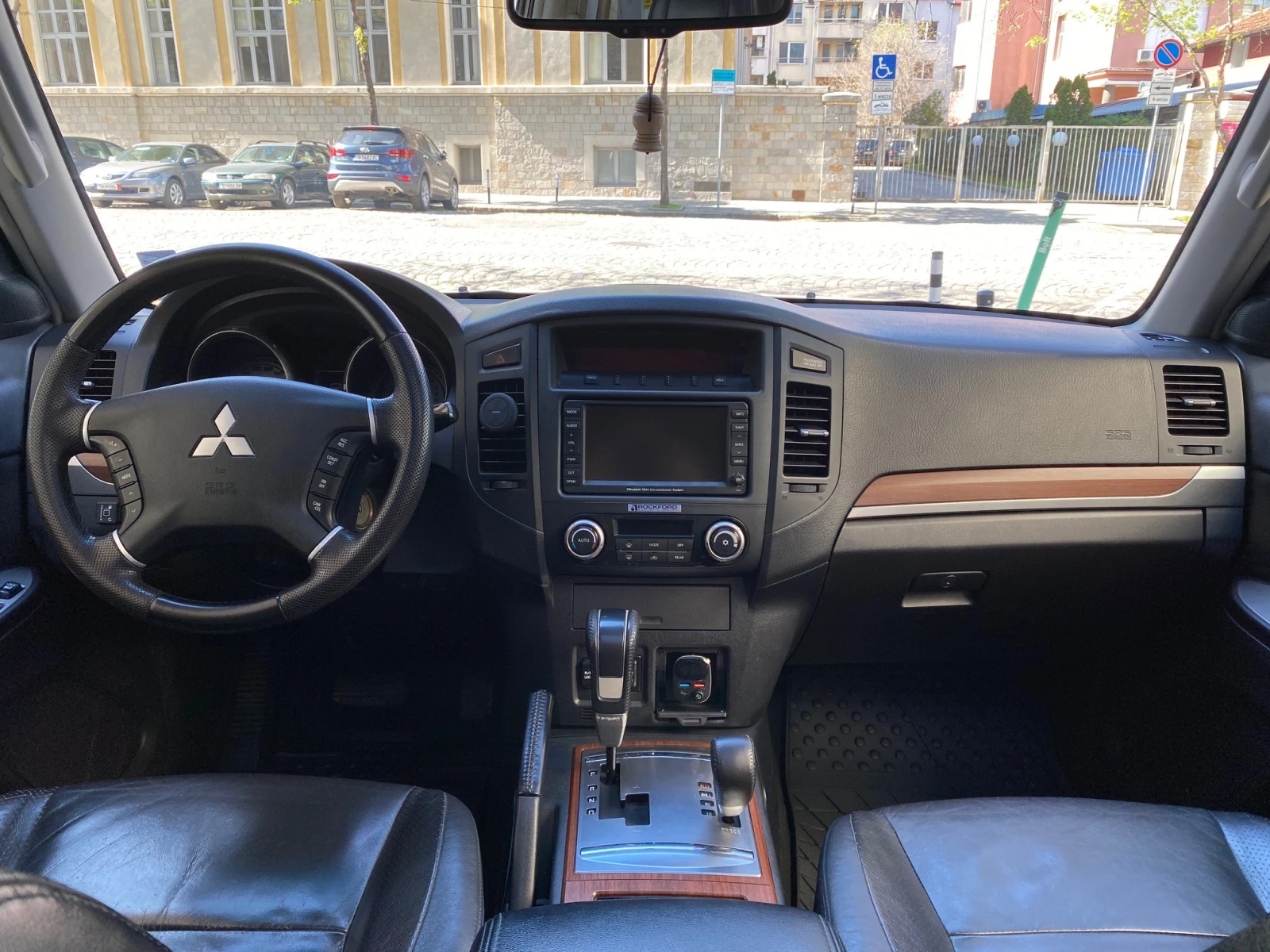 Mitsubishi Pajero 3.8 V6 MIVEC/4X4/LPG/AUTOMATIC - изображение 9