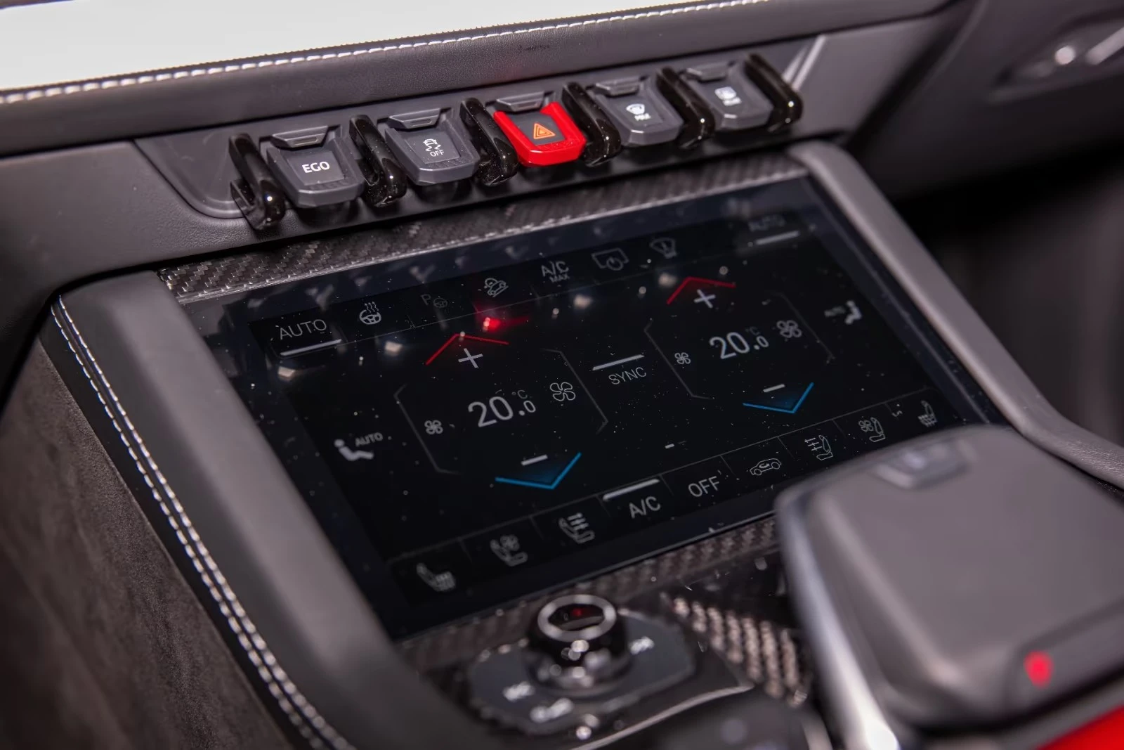 Lamborghini Urus SE Pano* Carbon* B&O* Massage, снимка 16 - Автомобили и джипове - 54998718