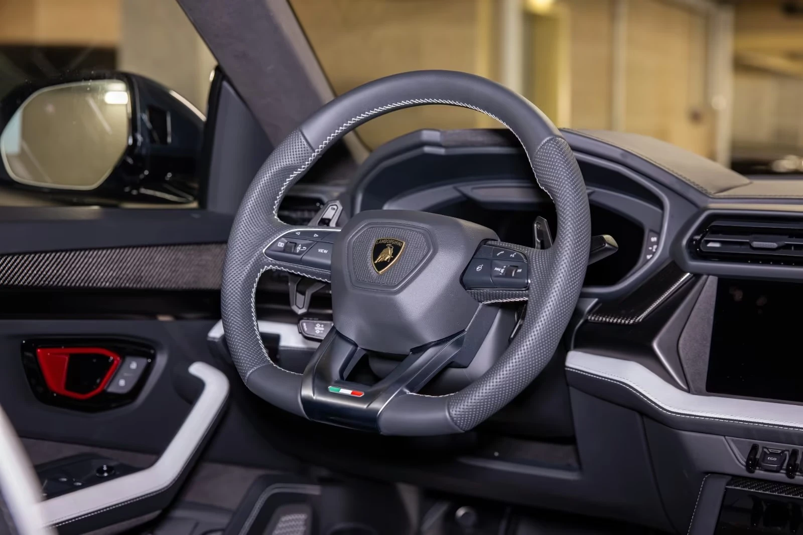 Lamborghini Urus SE Pano* Carbon* B&O* Massage, снимка 13 - Автомобили и джипове - 54998718