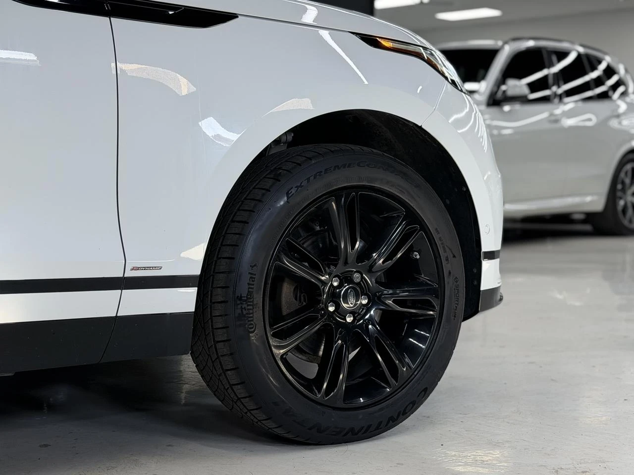Land Rover Range Rover Velar P180 D AWD R-Dynamic SE, снимка 3 - Автомобили и джипове - 55310795