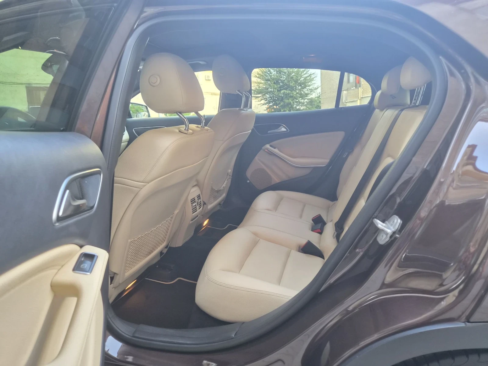 Mercedes-Benz GLA 200, снимка 10 - Автомобили и джипове - 55872623