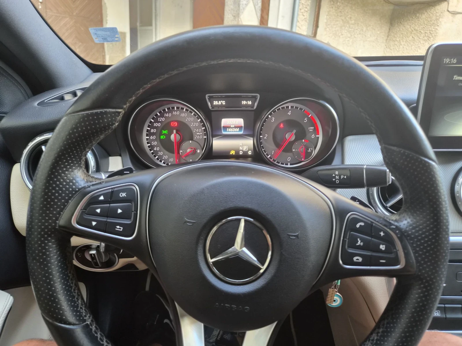 Mercedes-Benz GLA 200, снимка 14 - Автомобили и джипове - 55872623