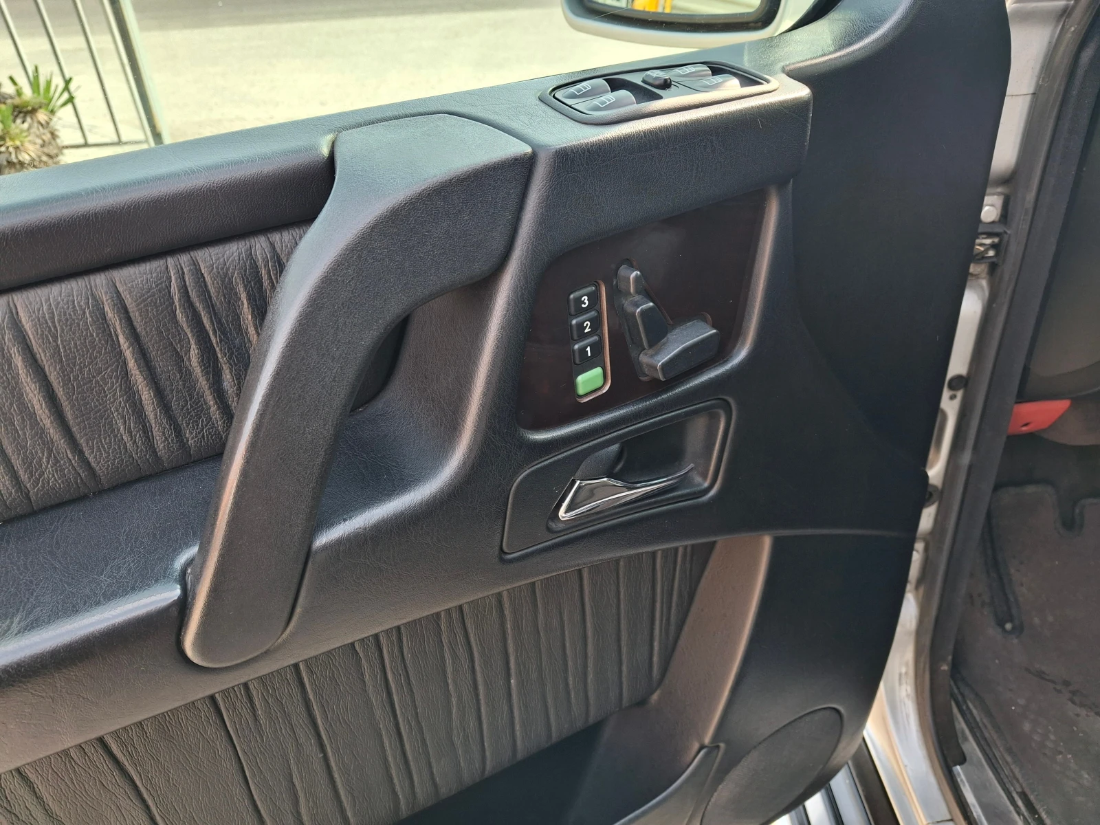 Mercedes-Benz G 400 Швейцария, снимка 12 - Автомобили и джипове - 56038882