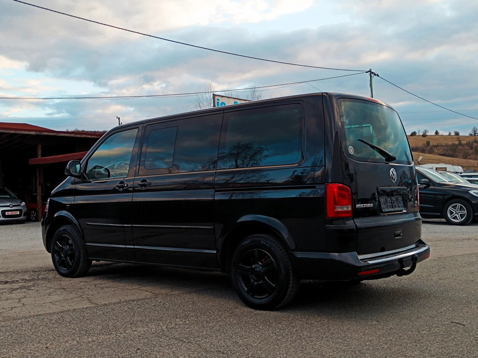 VW Multivan 2.5 TDi* Highline* DSG* 6+ 1* NAVI* КАМЕРА* , снимка 6 - Бусове и автобуси - 53990994