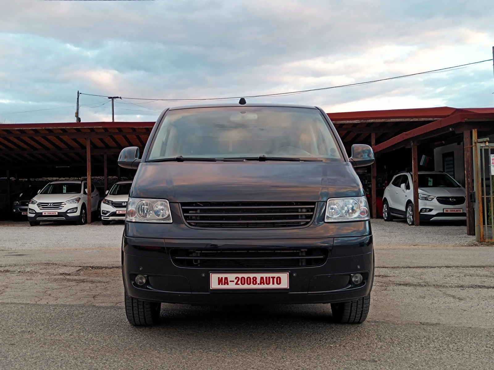 VW Multivan 2.5 TDi* Highline* DSG* 6+ 1* NAVI* КАМЕРА* , снимка 2 - Бусове и автобуси - 53990994