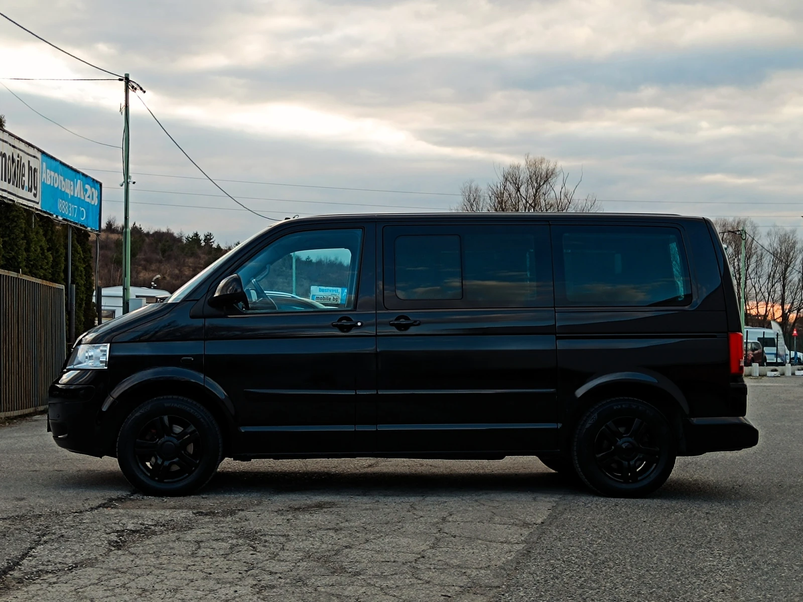 VW Multivan 2.5 TDi* Highline* DSG* 6+ 1* NAVI* КАМЕРА* , снимка 7 - Бусове и автобуси - 53990994