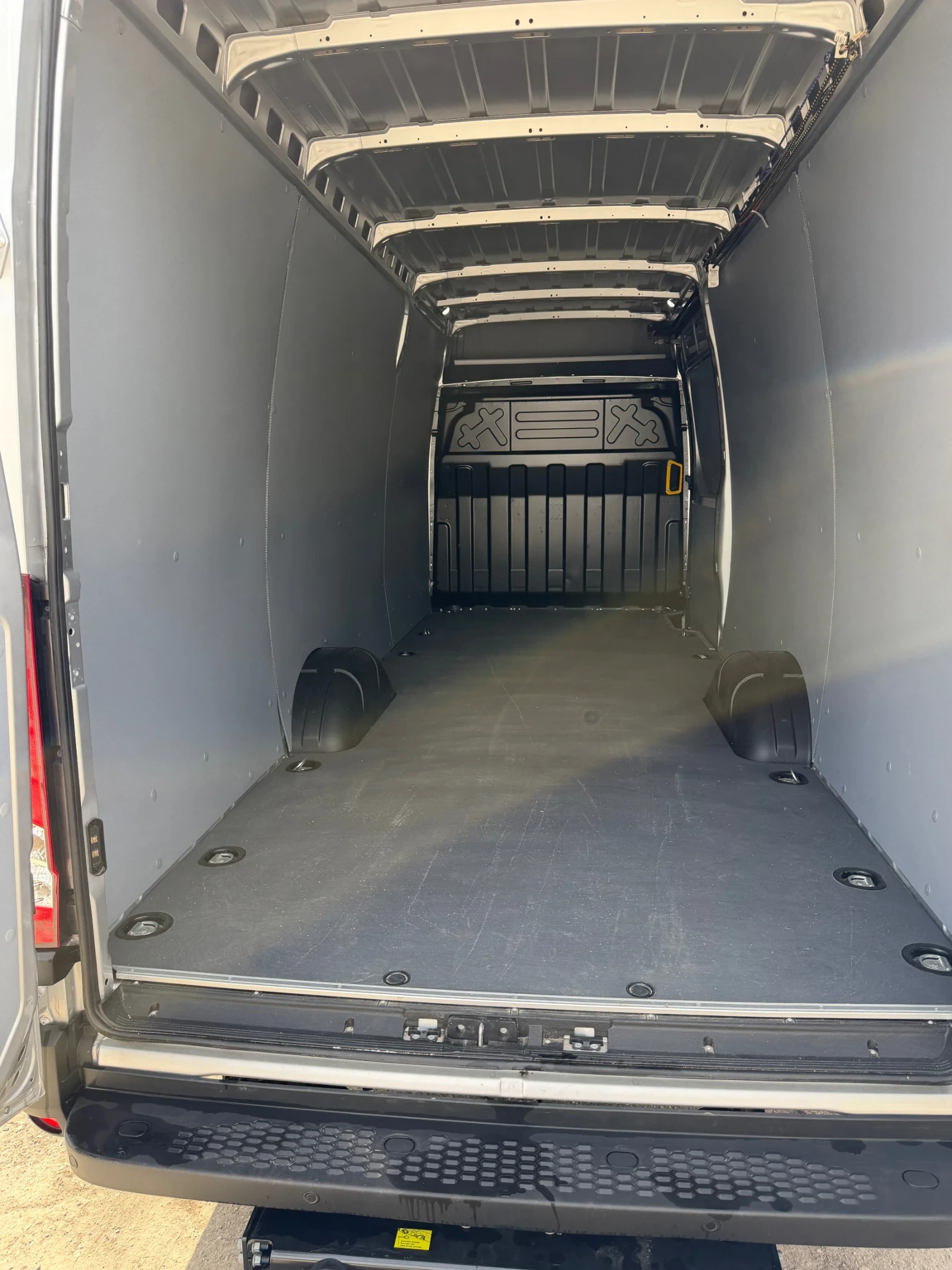 Iveco Daily 35s180, снимка 6 - Бусове и автобуси - 56035124