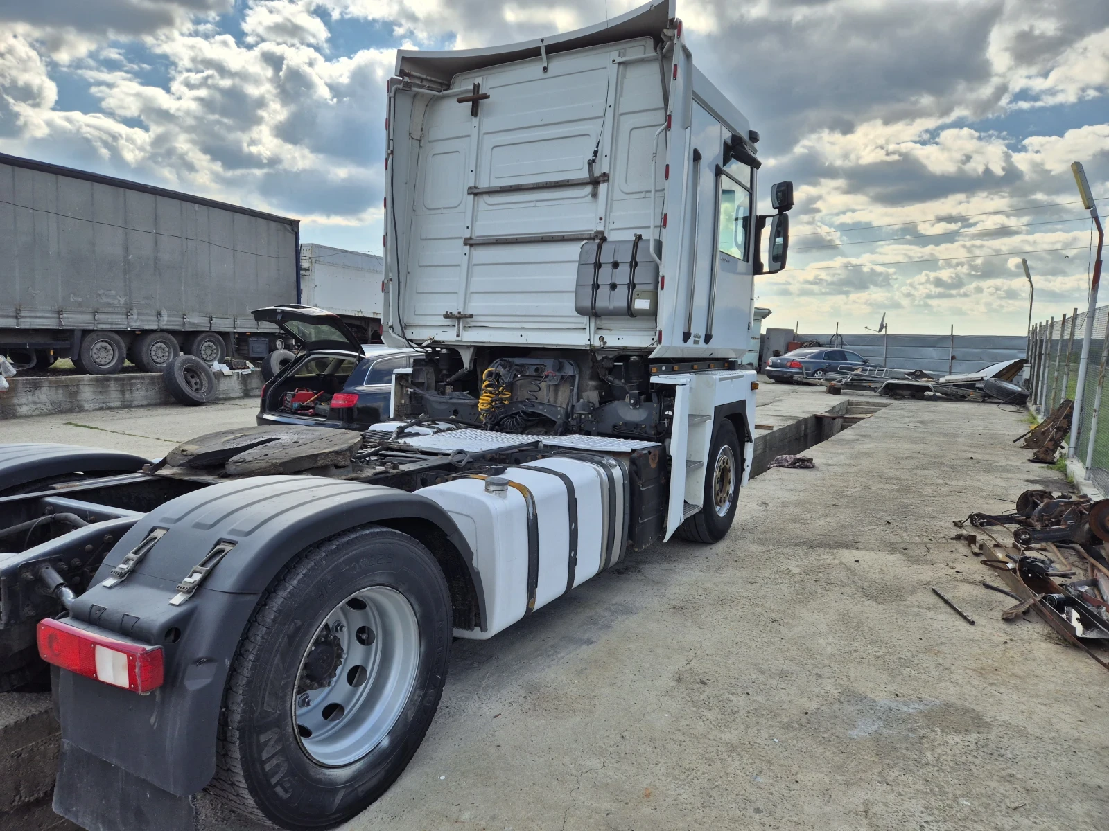 Renault Magnum 460 E5, снимка 4 - Камиони - 54399452