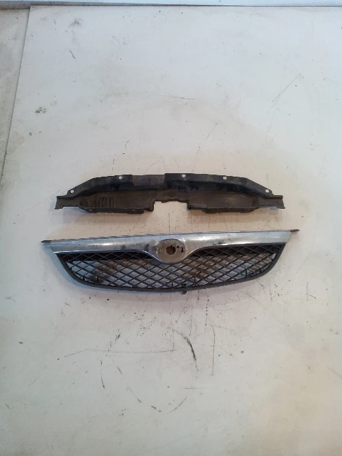 Решетка между фарове за Мазда 626