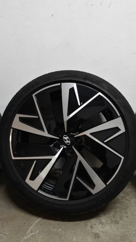 Гуми с джанти Goodyear 245/40R20, снимка 3