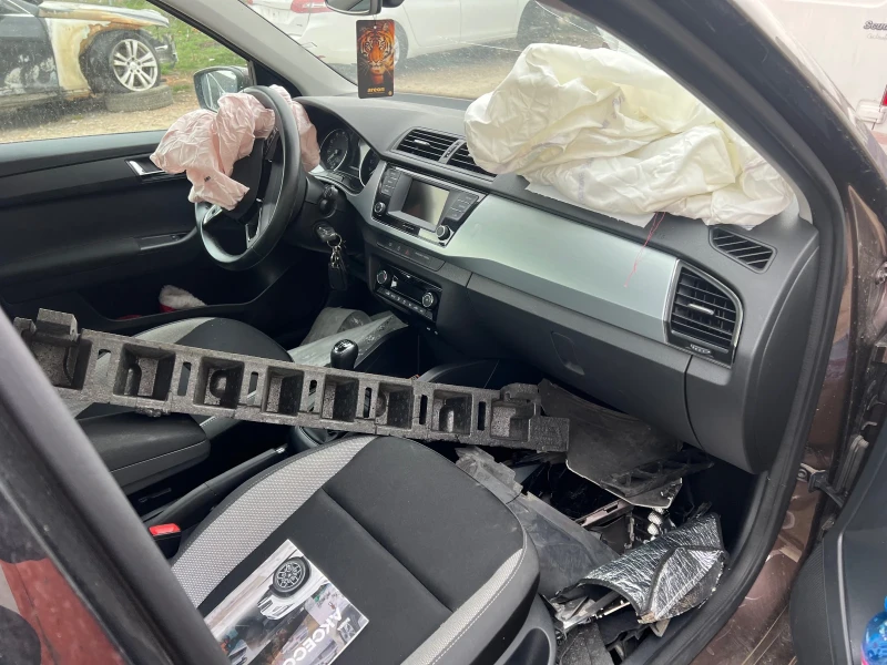 Skoda Fabia 1.2TSI , снимка 5 - Автомобили и джипове - 44183199
