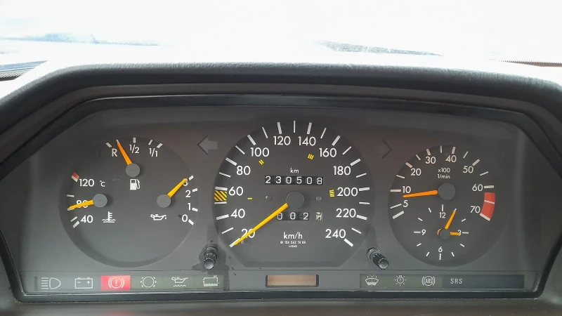 Mercedes-Benz 124 E200 16V 136kc Gaz inj , снимка 10 - Автомобили и джипове - 47484394