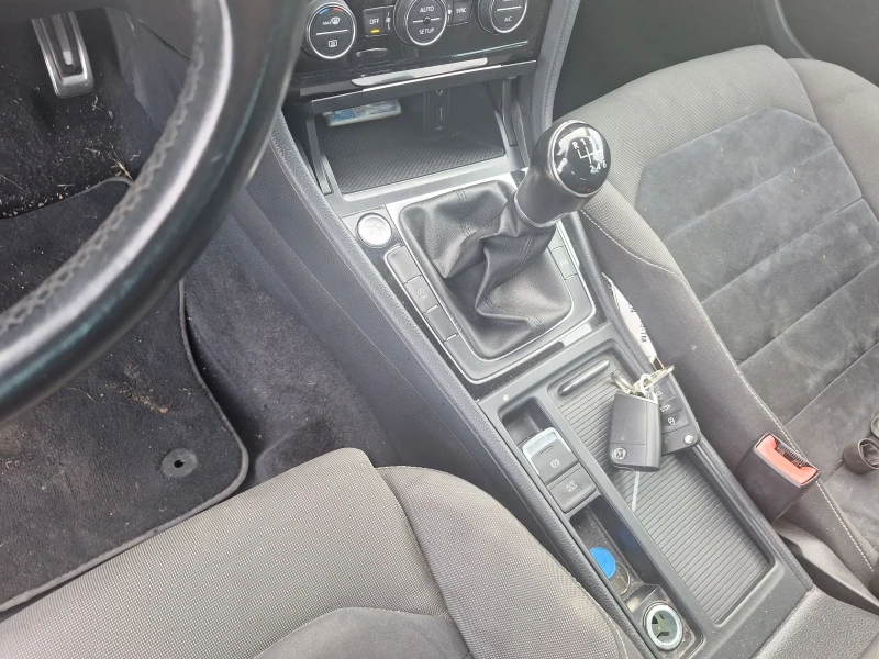 VW Golf 1.2TSI , снимка 10 - Автомобили и джипове - 48423398