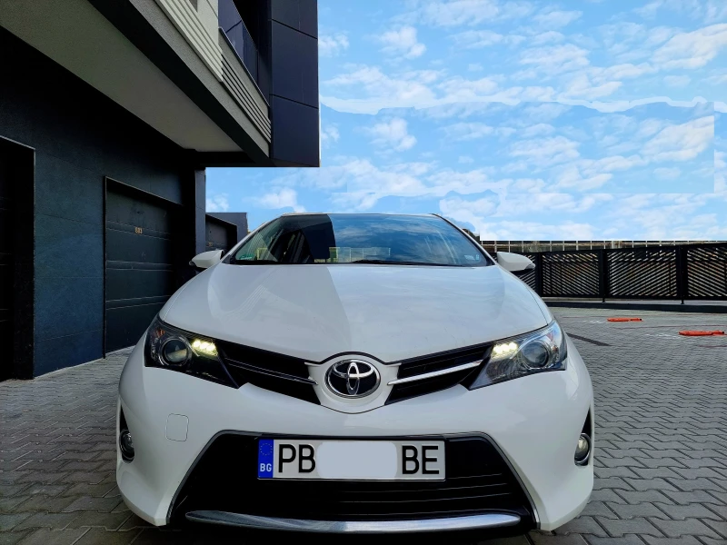 Toyota Auris * 1.6* 132PS* Multimedia* Kamera, снимка 1 - Автомобили и джипове - 48445854