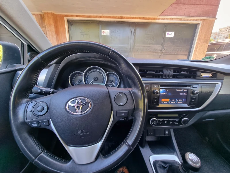 Toyota Auris * 1.6* 132PS* Multimedia* Kamera, снимка 11 - Автомобили и джипове - 48445854