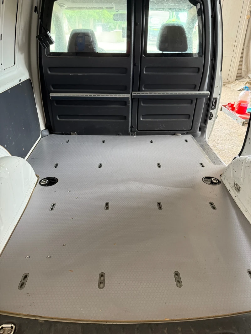 VW Caddy 1, 6 TDI , снимка 11 - Автомобили и джипове - 49989290