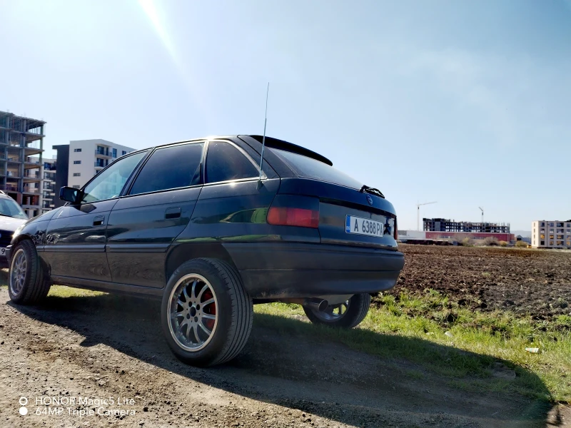 Opel Astra 1.6, снимка 2 - Автомобили и джипове - 49089827