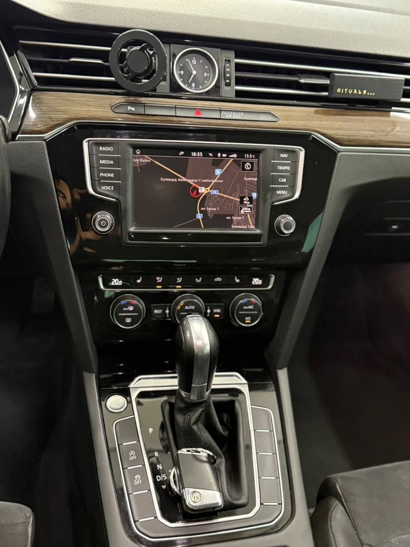 VW Passat, снимка 13 - Автомобили и джипове - 50114076