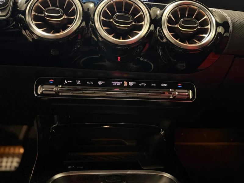 Mercedes-Benz CLA 250 * CARFAX * БЕЗ ПЪРВОНАЧАЛНА ВНОСКА, снимка 13 - Автомобили и джипове - 52959833