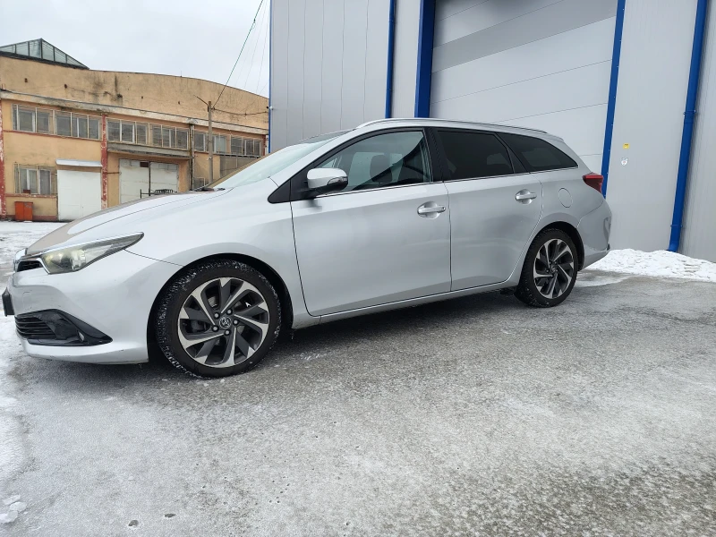 Toyota Auris, снимка 11 - Автомобили и джипове - 53062919