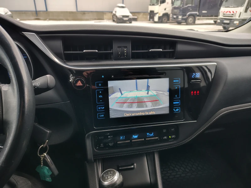 Toyota Auris, снимка 3 - Автомобили и джипове - 53062919