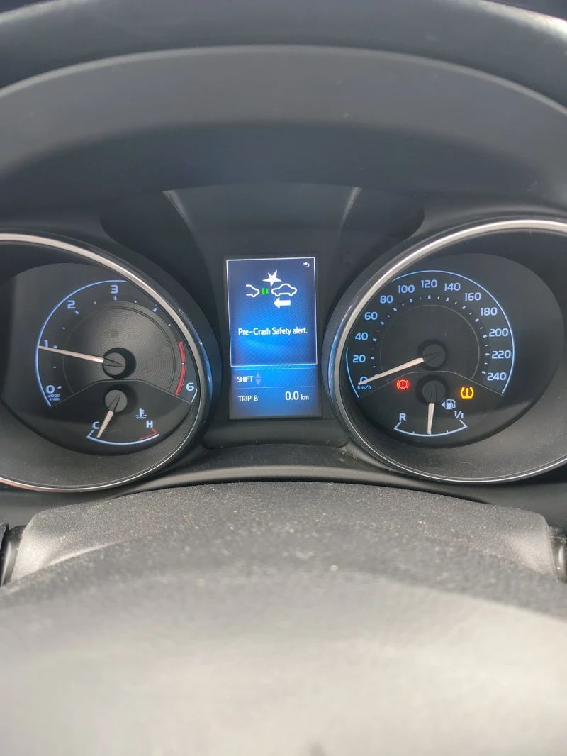 Toyota Auris, снимка 2 - Автомобили и джипове - 53062919