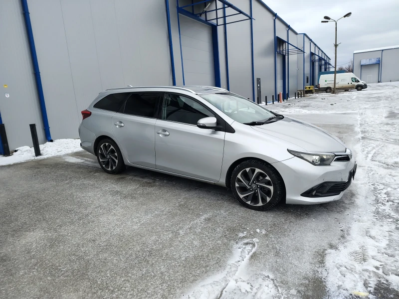 Toyota Auris, снимка 8 - Автомобили и джипове - 53062919