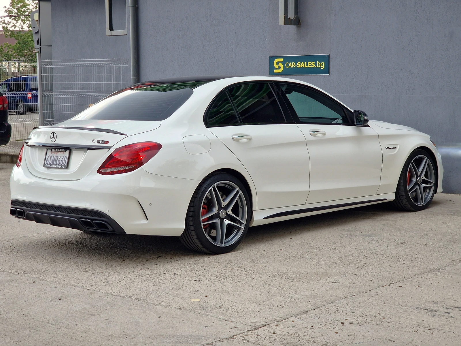 Mercedes-Benz C 63 AMG C63S 4.0 V8  - изображение 8