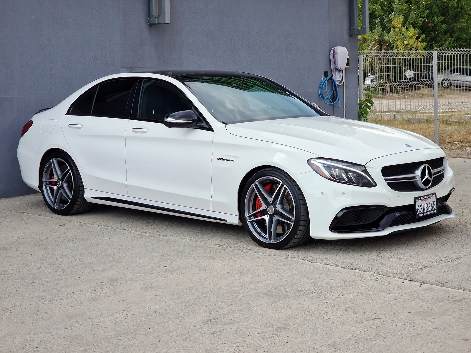 Mercedes-Benz C 63 AMG C63S 4.0 V8  - изображение 2