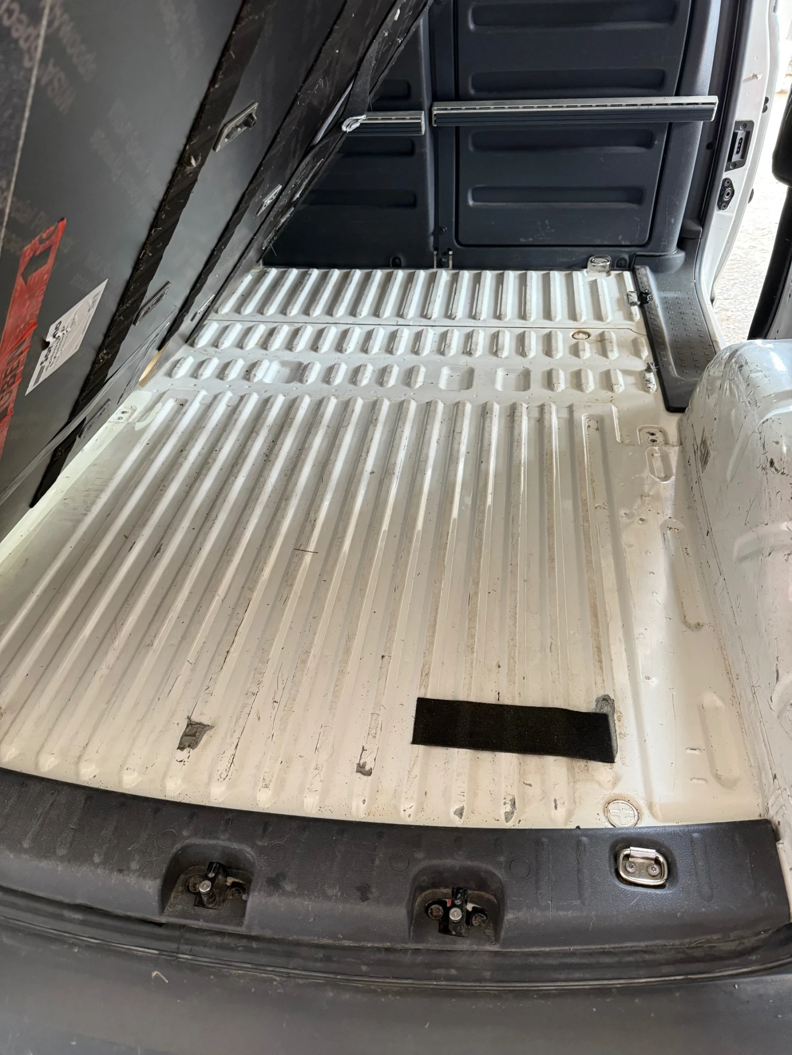 VW Caddy 1, 6 TDI  - изображение 10