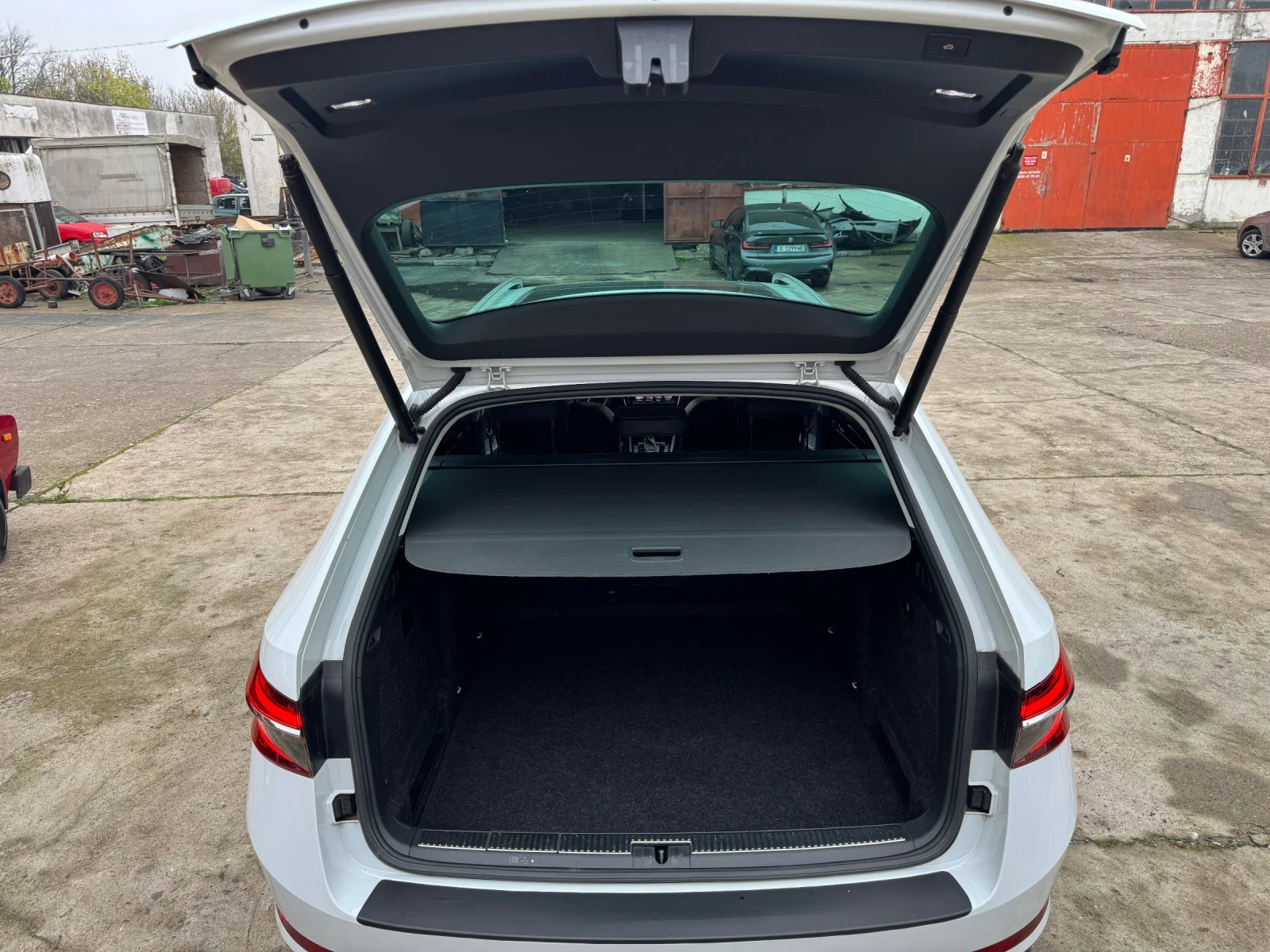 Skoda Superb Facelift L&K Full | Mobile.bg   15