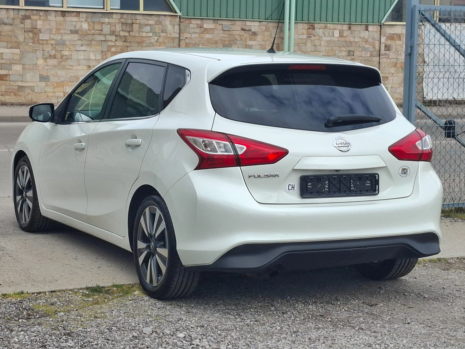 Nissan Pulsar 1.2i NAVI * KAMERA-360 * KEYLESS * , снимка 4 - Автомобили и джипове - 53950732