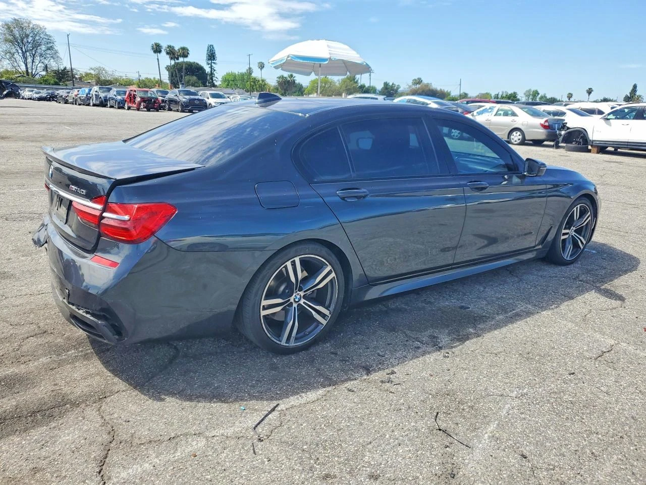 BMW 740 M* SPORT* 360КАМЕРА* LANE* ASSIST* 360КАМЕРА* , снимка 2 - Автомобили и джипове - 54150581