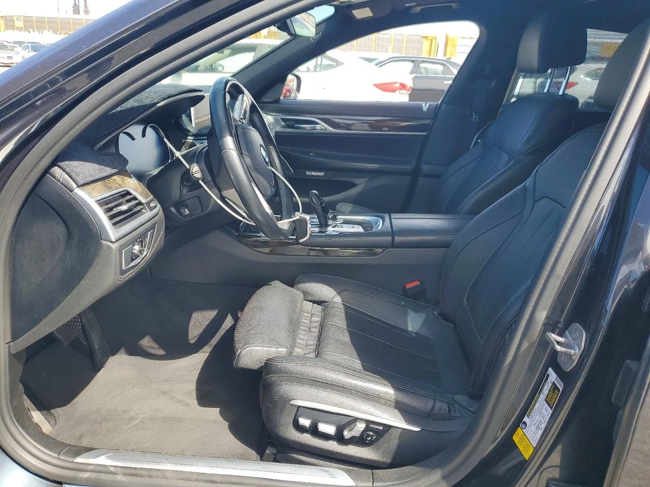 BMW 740 M* SPORT* 360КАМЕРА* LANE* ASSIST* 360КАМЕРА* , снимка 9 - Автомобили и джипове - 54150581