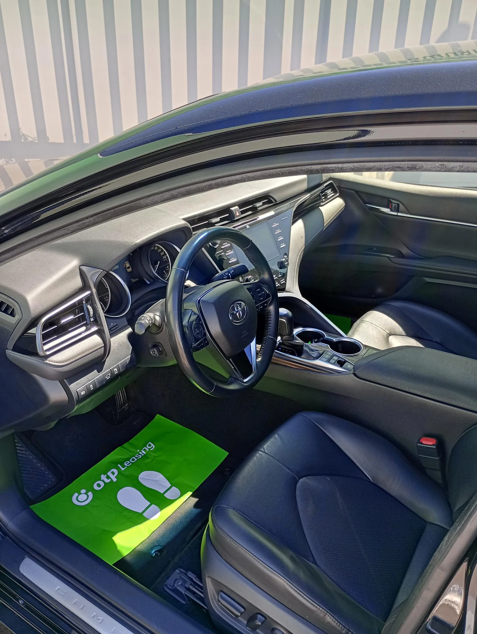 Toyota Camry 2.5 HYBRID, снимка 7 - Автомобили и джипове - 54930310