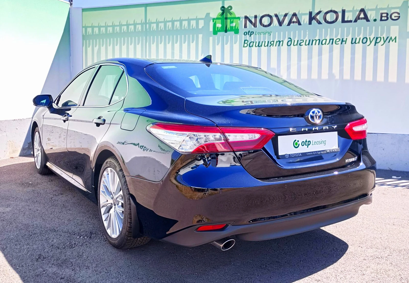 Toyota Camry 2.5 HYBRID, снимка 4 - Автомобили и джипове - 54930310