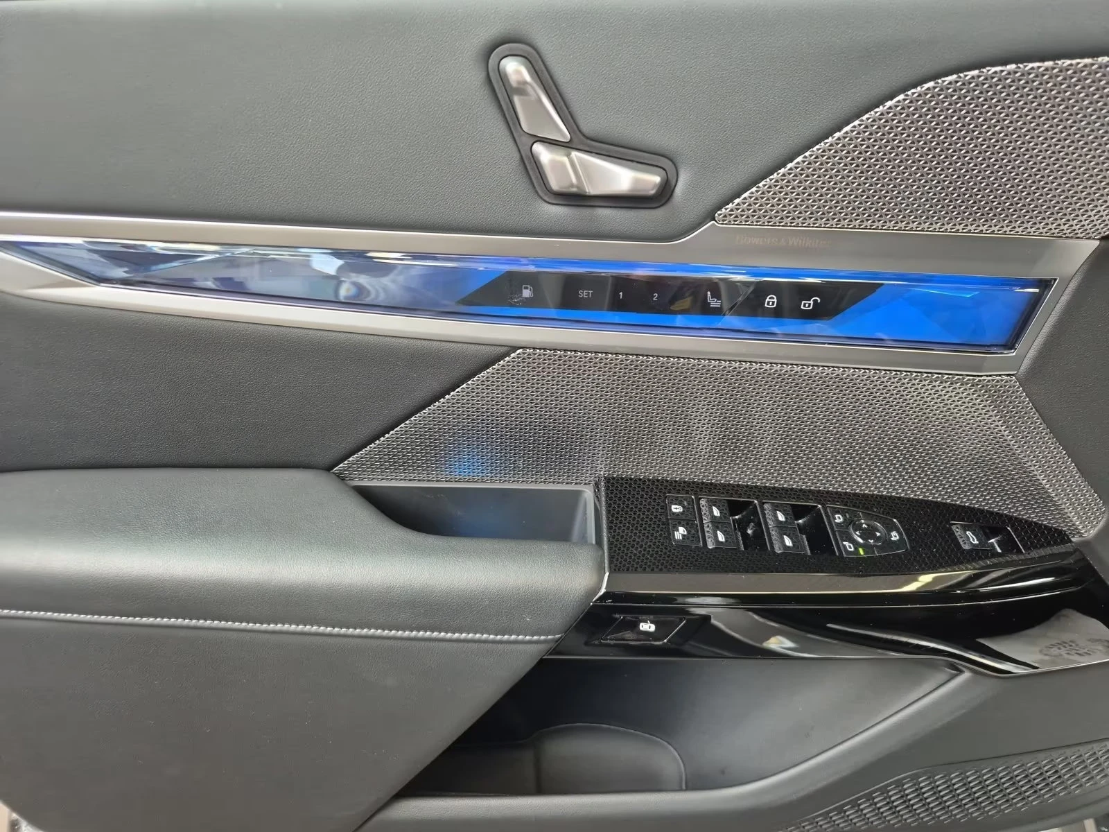BMW 750 e/xDRIVE/313HP/M-SPORT PRO/360/PANO/ACC/HUD/591z, снимка 15 - Автомобили и джипове - 55260417