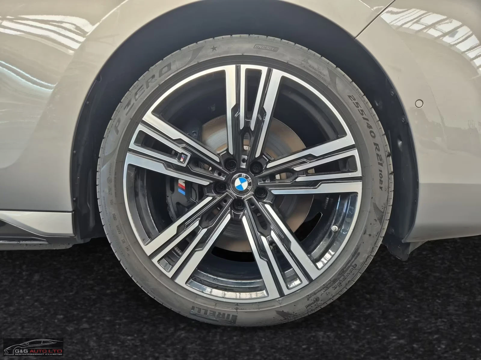 BMW 750 e/xDRIVE/313HP/M-SPORT PRO/360/PANO/ACC/HUD/591z, снимка 7 - Автомобили и джипове - 55260417