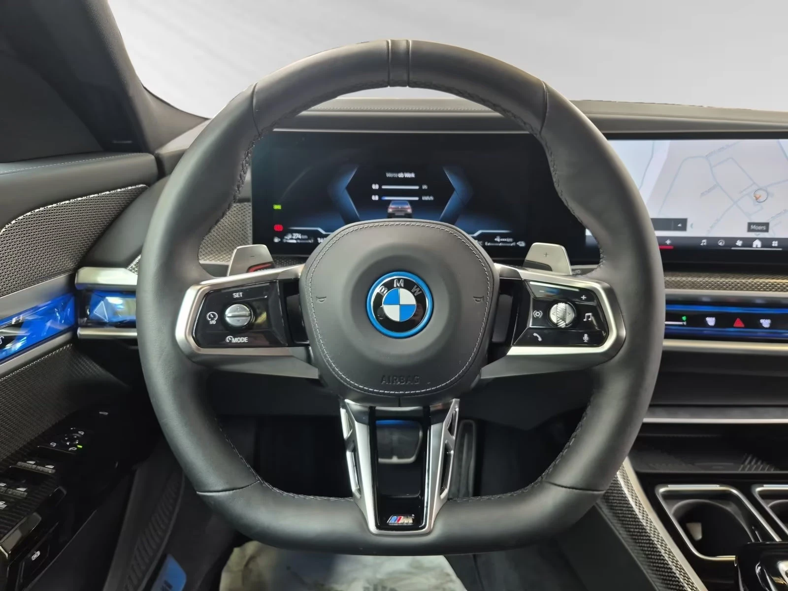 BMW 750 e/xDRIVE/313HP/M-SPORT PRO/360/PANO/ACC/HUD/591z, снимка 8 - Автомобили и джипове - 55260417